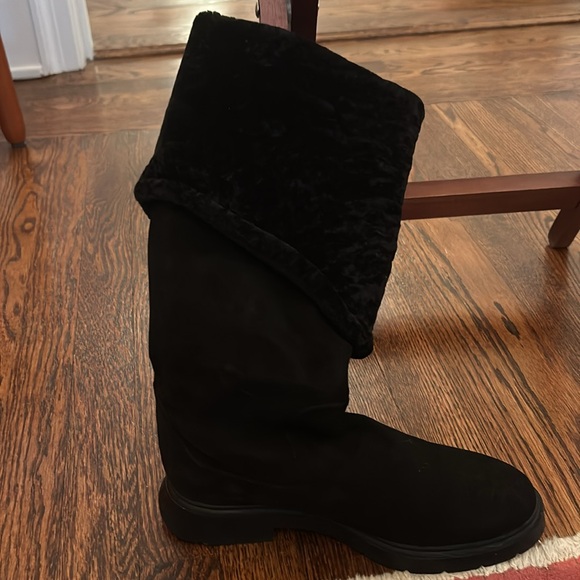 Stuart Weitzman Luiza Chill Fold Over Shearling Boot - Picture 2 of 5